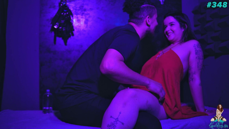 Squirting Sp: Dolofan tatuat larg deschis, cu o mulțime de squirting