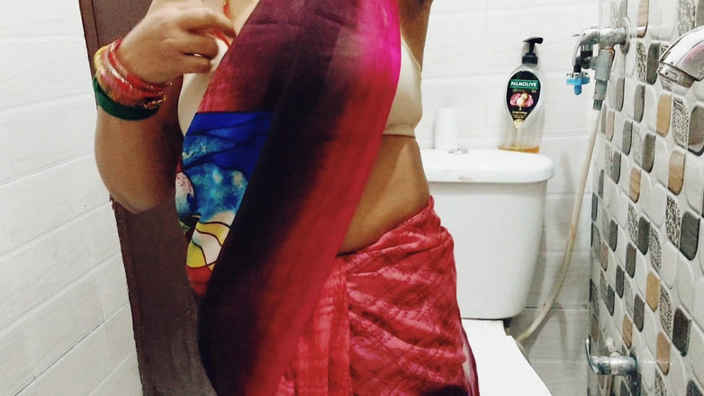 Desi Pari Bhabhi: Bu guru menggoda muridnya untuk di toilet pribadinya