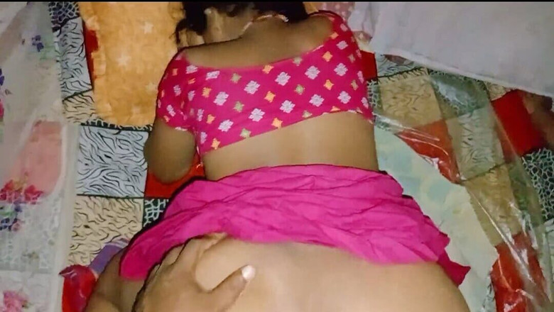 Dogrupali69: Bhabhi rief mich an, weil stiefbruder nicht zu hause war