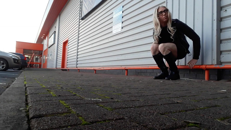 The Midnight Minx: Themidnightminx höschen blankziehen
