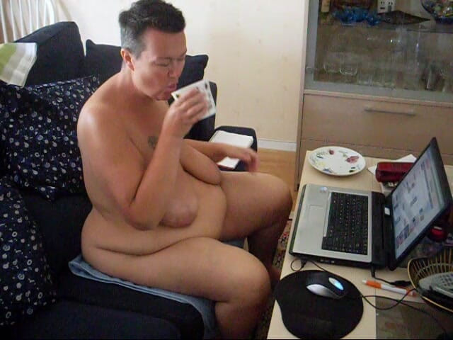 Sex hub couple: Jen lagi bugil di depan komputer