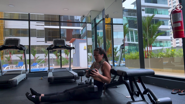 Pedazod Chicle: Smell My Dirty Bush and My Sweaty Ass After Training