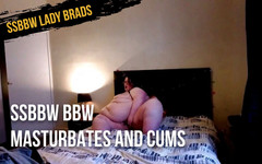 SSBBWLadyBrads: SSBBW bbw masturbuje a stříká