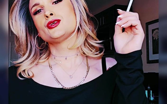 Darkfetish2k: Une salope fume