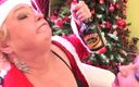 Mature NL: Această gagică sexy este pe doamna Crăciun obraznică lista