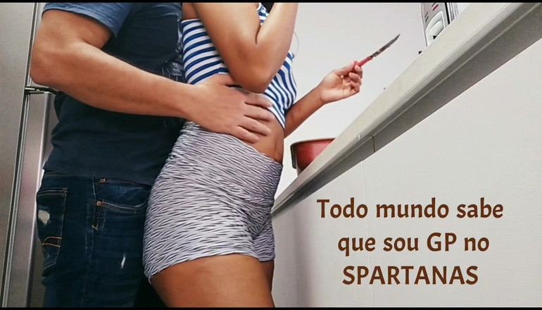 Julia carioca: Mój przyrodni brat uwiodł mnie podczas kwarantanny, skończyłem go pieprzyć!
