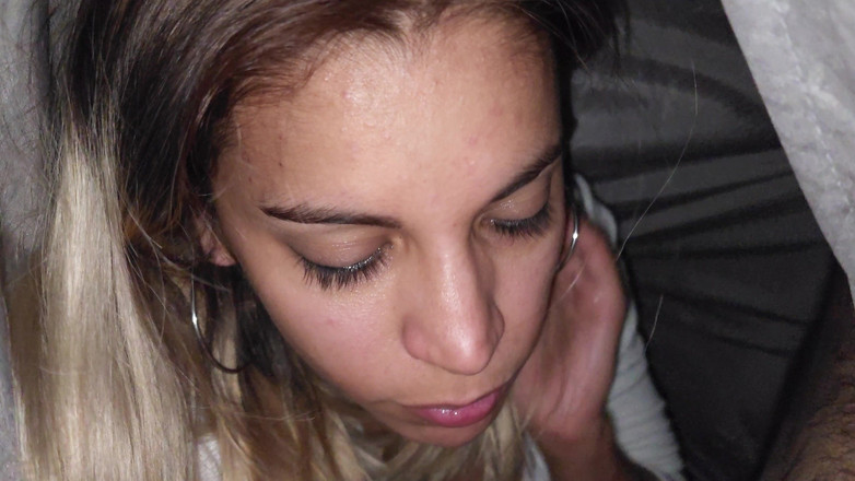 Sweet American: Oral adânc în gât sub cearșafuri