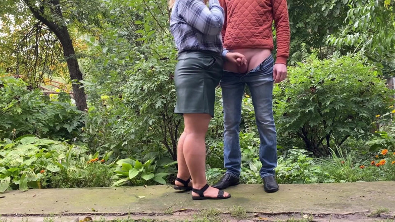 OurFetishLife: सौतेली मम्मी जानती है कि मुझे अपनी तंग गांड पर वीर्य कैसे निकालना है