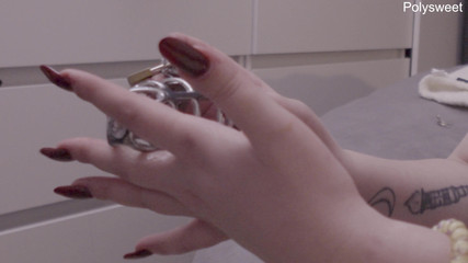 Polly Sweet: Doğum günü hediyesi - bekaret kemeri (31 talimatı, solo, orta yaşlı seksi...