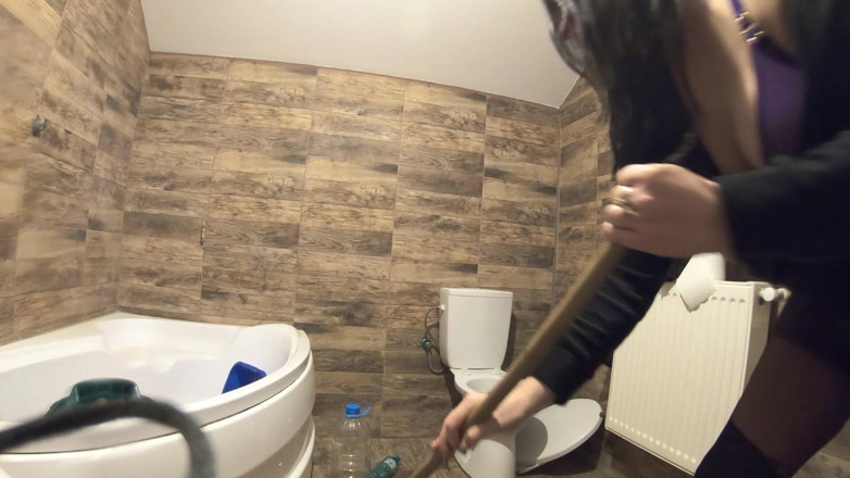 MilfyCalla: Gescheurde panty plasfetisj - blauwe lingerie, close-up poesje plassen en toilet...