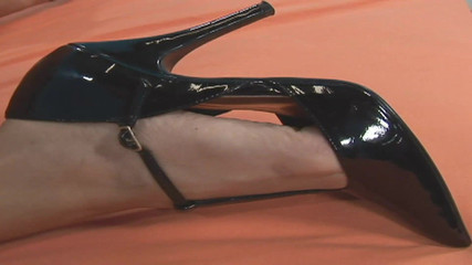 Pervy Studio: 寻找更多的女同性恋朋友