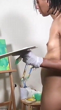 Artista tesuda nua com luvas e fode sua bunda