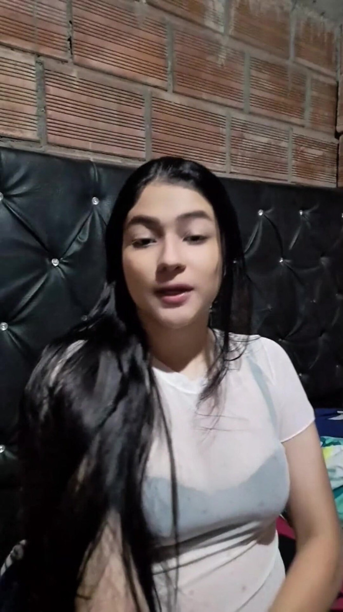 Yulieth Gomez: 내 자지를 빨아주기 위해 딥쓰롯을 구걸하는 Yulieth