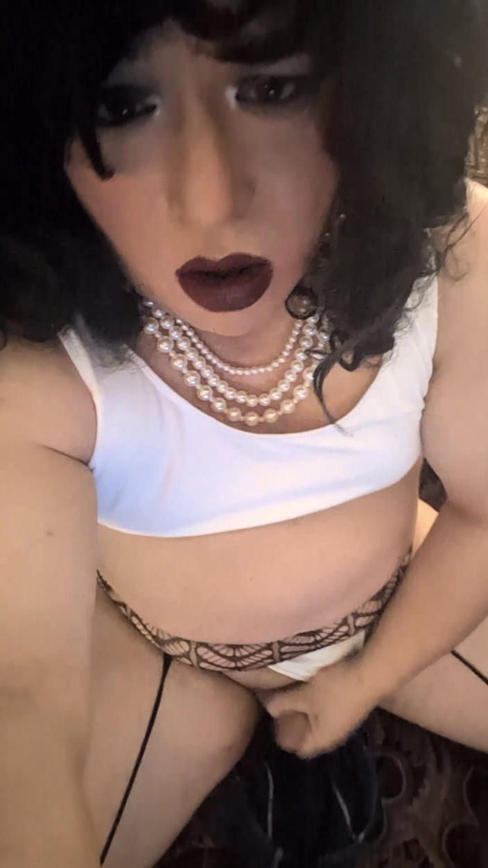 Tongue Lashor 69: Masturbarse clip 09