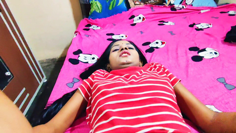 BadAim6: Desi indische stiefschwester von stiefbruder Xxxx erwischt und bestraft, Hindi...