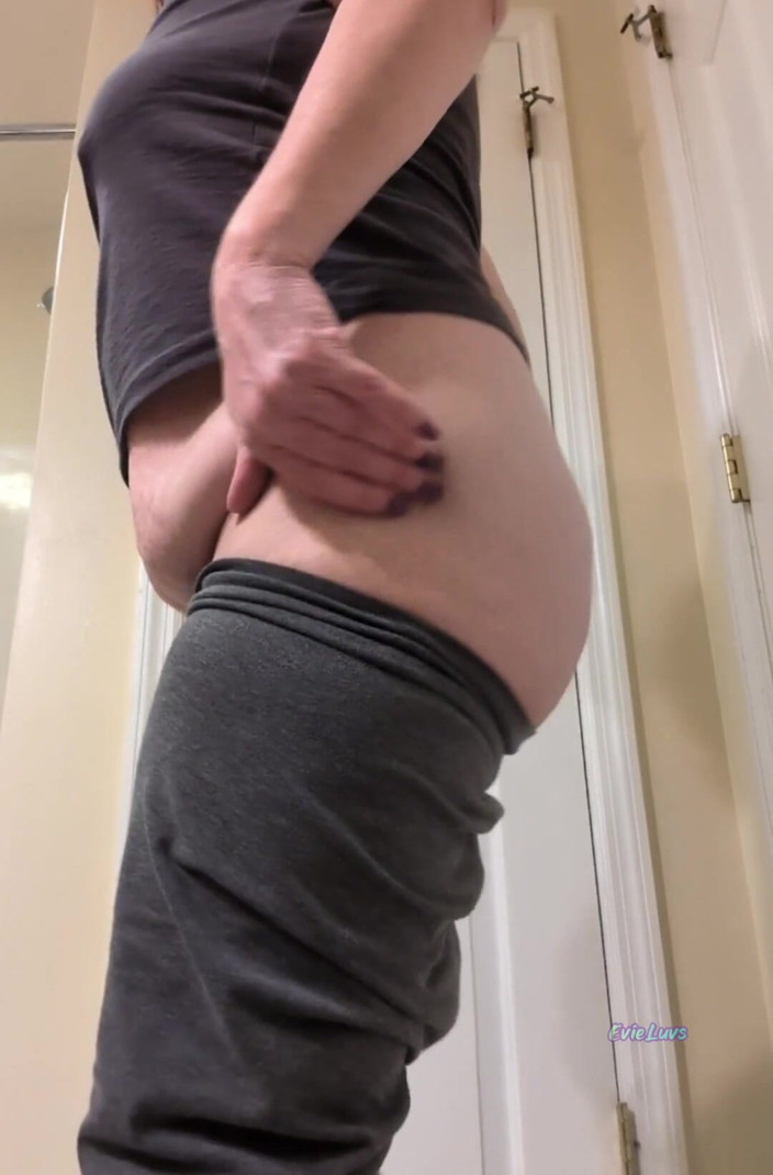 Elianna: MILF Disrobing and Dancing