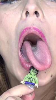 Awesome!! Swallowing a Super Big Hulk