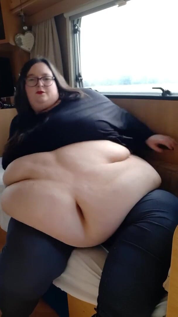 SSBBWLadyBrads: Caravan belly play
