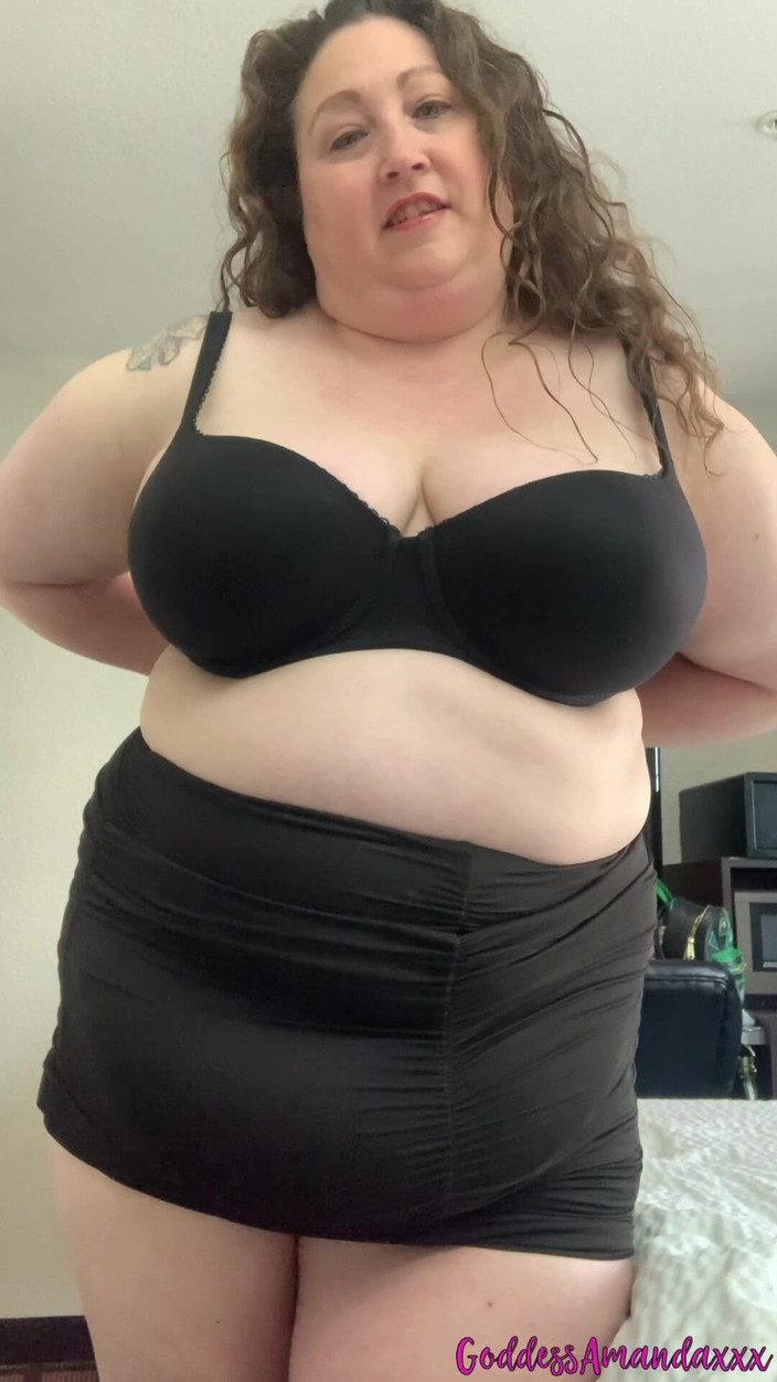 Goddess Amanda: 내 몸으로 당신을 괴롭히는 섹시한 매력적인 밀프