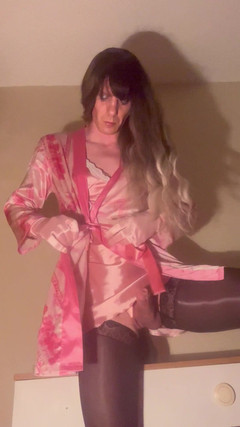 Jessica silk: Jess silk lagi asik ngentot dildo ukuran kontol pria kulit...