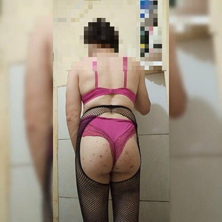 CarolCrossBsB: Bărbat căsătorit care poartă chiloți și accesorii