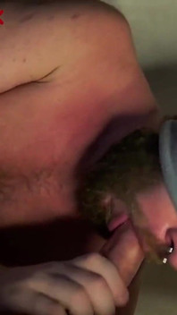 Nemůžu vidět, může jen sát - dvojité kouření se zavázanýma očima