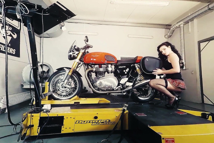 Bikes And Babes TV: 3dvr - 029 - Lucia Denvile