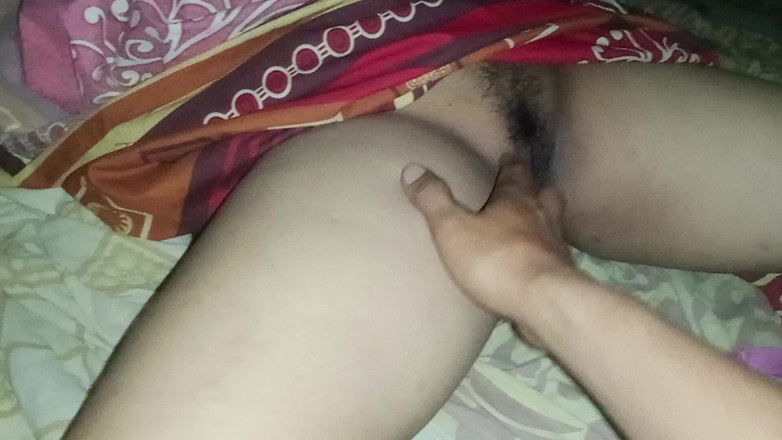 Citra: 継母の部屋で彼女の陰部を見ながら足をよじっていました