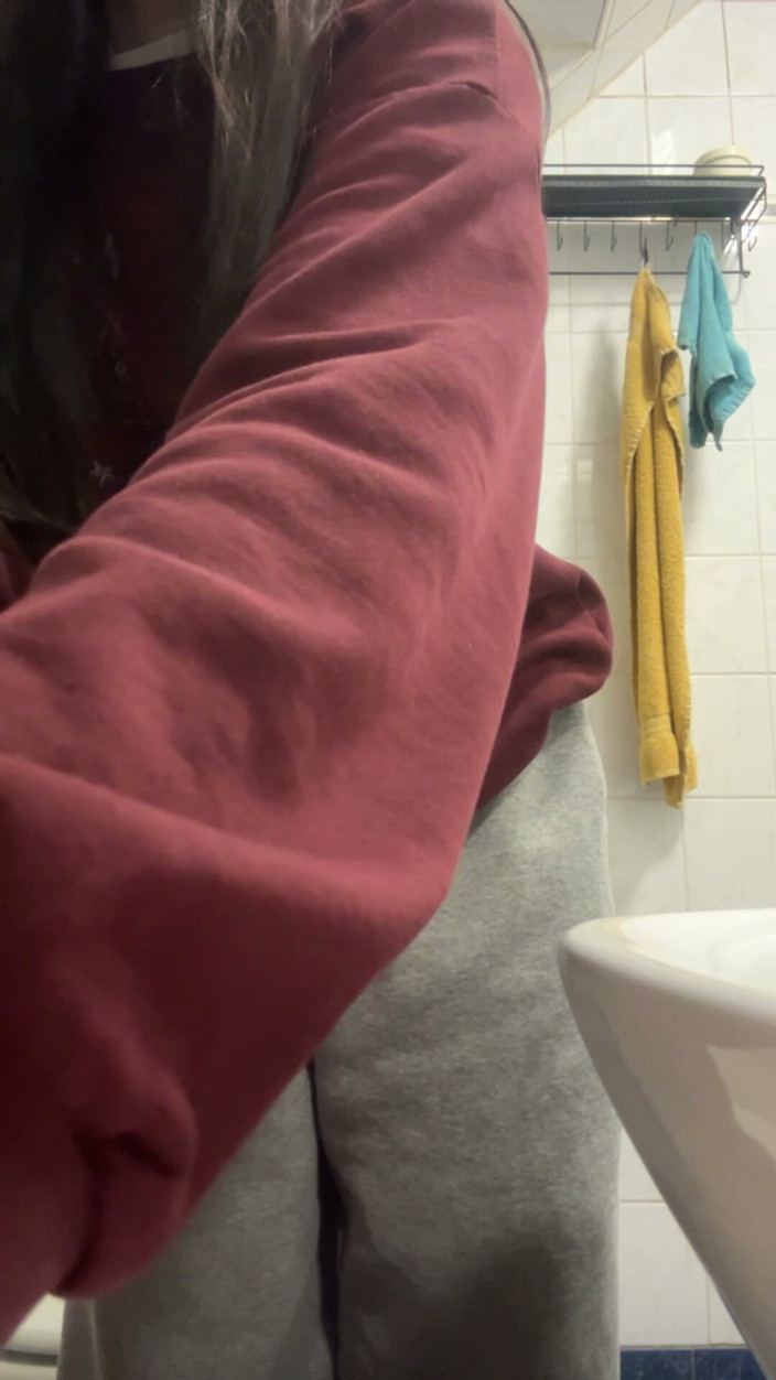 Joyliii: Joyliii Is so Horny, She's Shoving a Toothbrush Inside Pussy