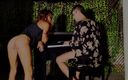 Magia Rosa: Dani versucht, ein Lied mit dem Klavier zu spielen