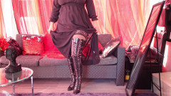 Arya Grander: Anprobieren: Halterlosen stiefel! Arya Grander