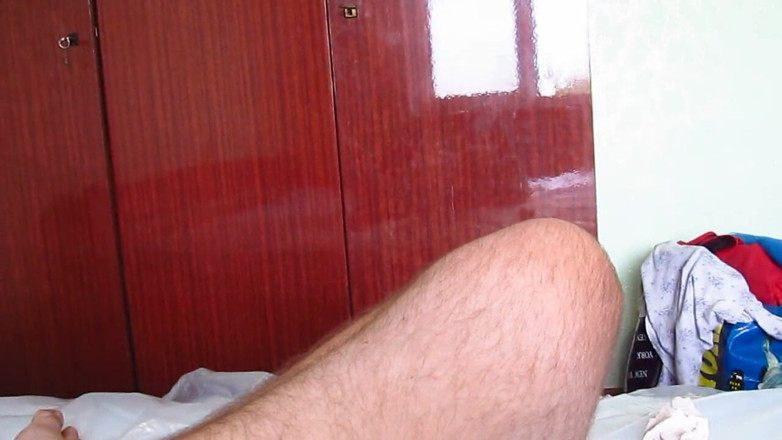 Hot guy solo: Masturbare amatoare de pulă de dimineață cu vibrator până la...