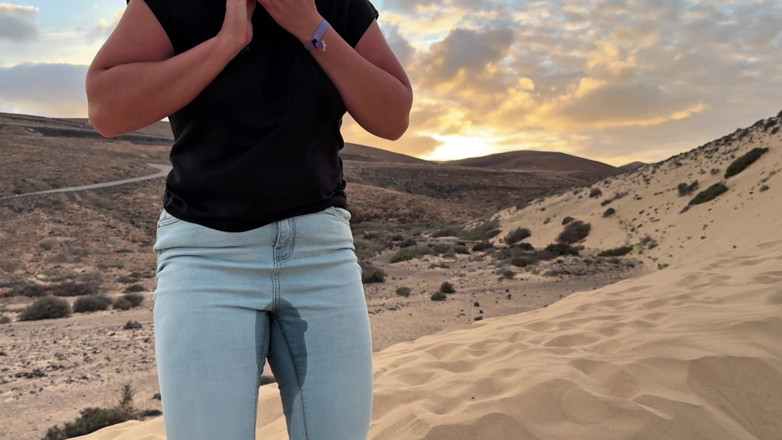 Emma Voyeur: Preso Na Areia - Eu Molhai Meu Jeans Enquanto Está Preso