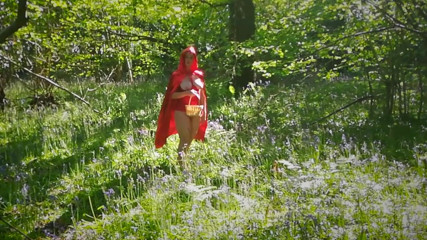 Kylie Britain Adventures: Dame in rot