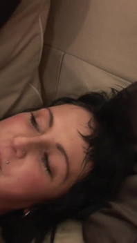Blanke brunette in sexy netkousen wordt anaal geslagen door een zwarte kerel
