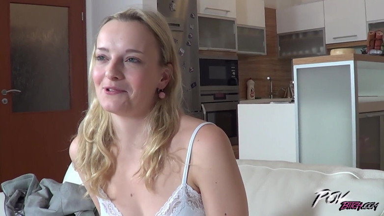 POV Bitch: Blonďatá děvka si přišla pro sladkou creampie a odešla