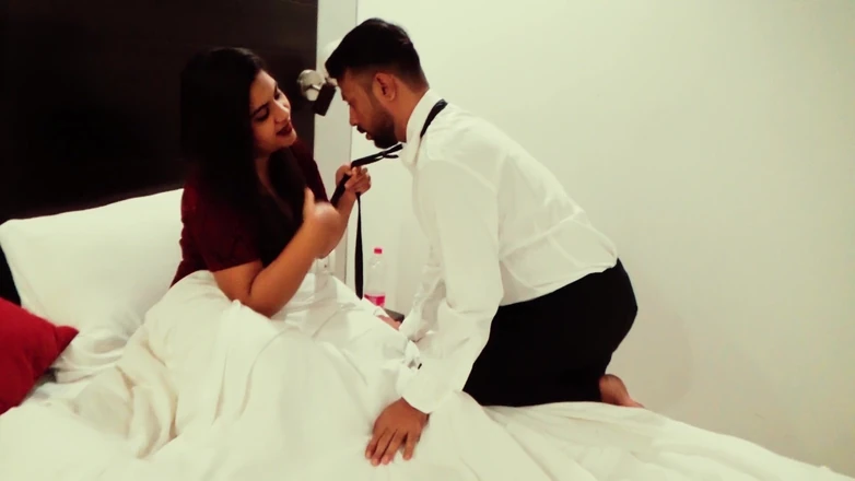 suchismitasarkar: A Desi Hiousewife Went to a Hotel Room