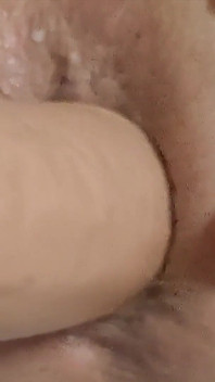 Dildo besar di pantat saya yang ternganga