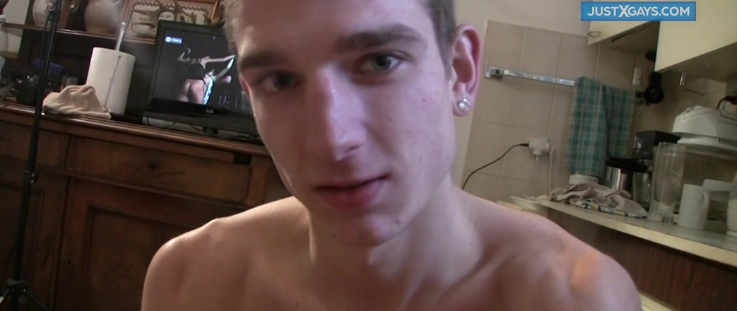 Just x gays: 2 giovani uomini si scopano e si filmpano a vicenda