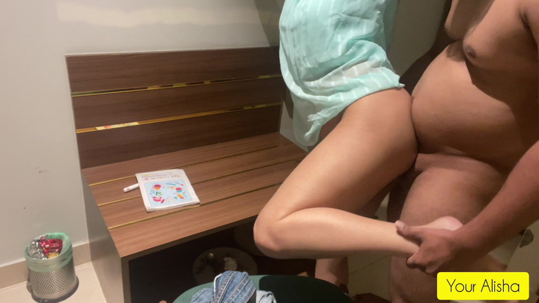 Your Alisha: Professora fode sua aluna e lhe dá boas notas