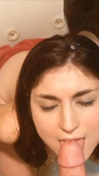 Amatör orta yaşlı seksi kadın sakso, yüze boşalma ve ağzına işeme