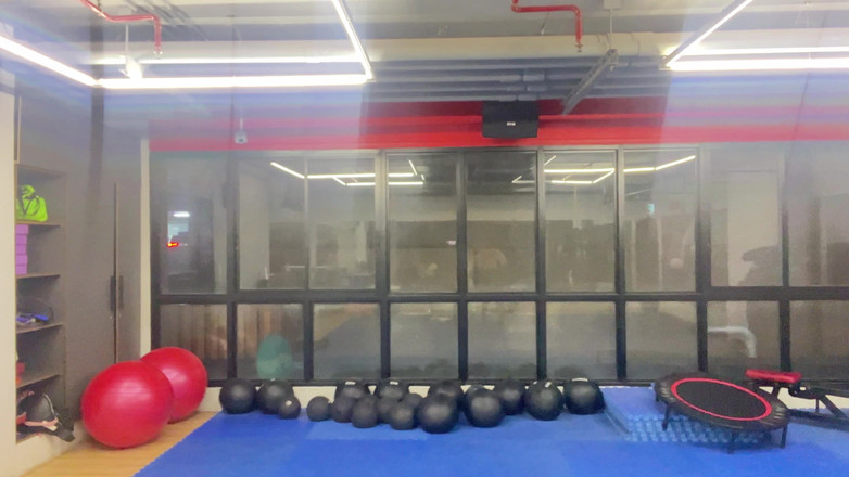 Jack stacked: Măsurându-mi mușchii în sala de sport
