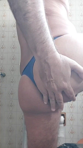 Ladysilvas: Ladysilva炫耀她的热屁股