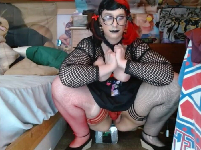 CosmicJones88: Fat Crossdressing Sissy gets low while dancing