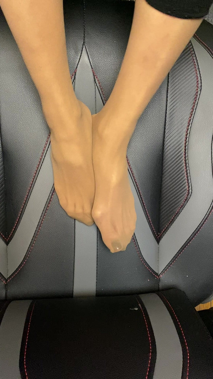 Naelor: 長いつま先とストッキングのセクシーな小さな足