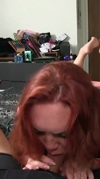 Cocu, une chaudasse mariée taille une pipe