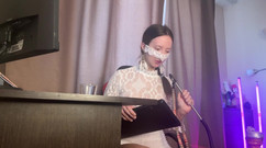 Skinny_lady69: 넌 내 발을 쳐다보고 있어, 모션