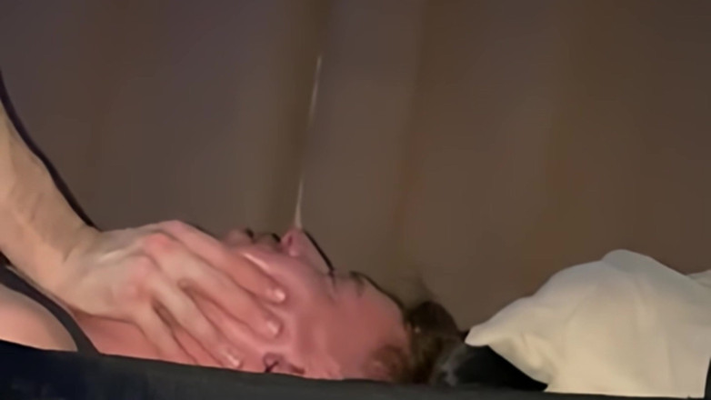 Danmel X: Deep Throat Vernietigd Door Schaamte