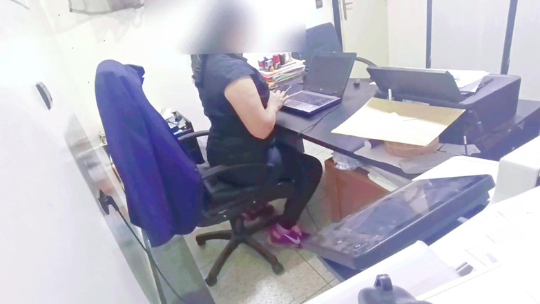 BBW LATINA: Patronum bacaklarım sallanana kadar beni ofisinde sikiyor