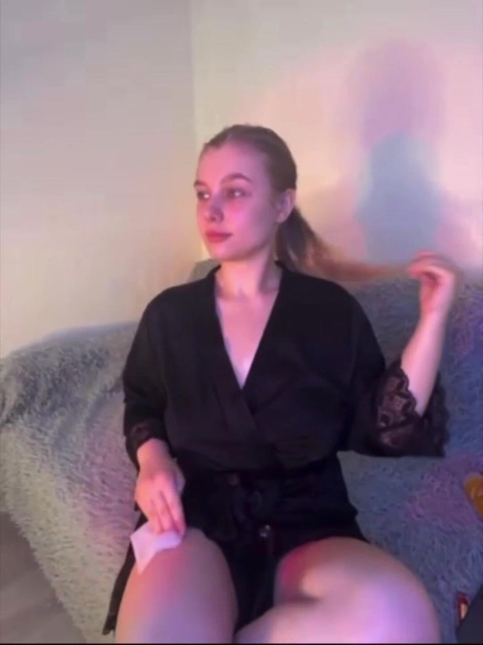 JuiceLussie: Sexy olieshow en pijpbeurt enorme dildo